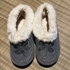 Lucky Brand Gray Slippers with Shamrock Design